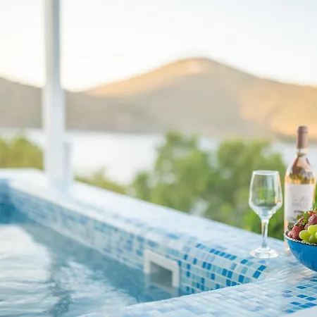 Eleftheria's Place Apartment *